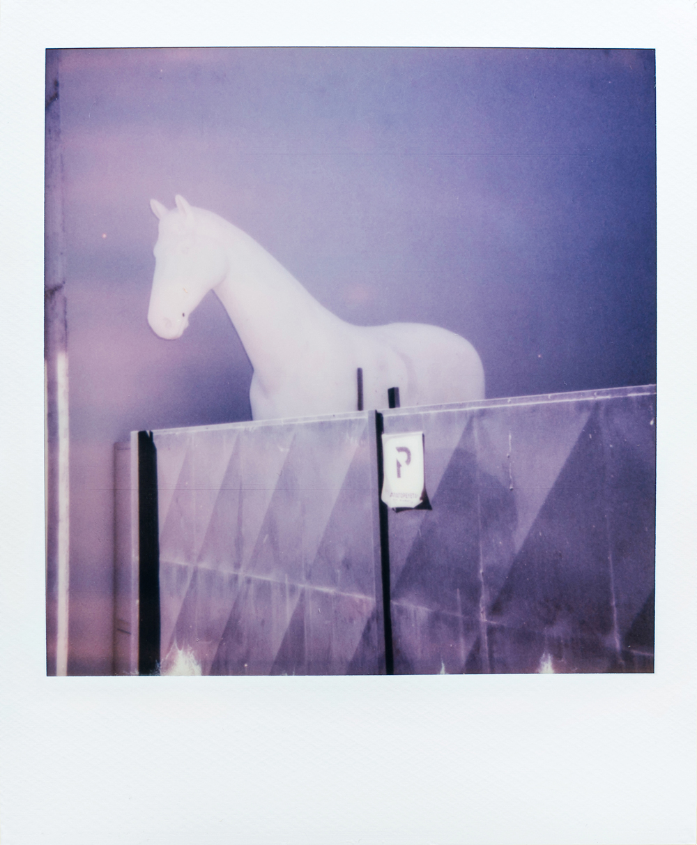 outside the box 01 photo by © karol jarek (1)